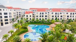 Bể bơi nội khu
