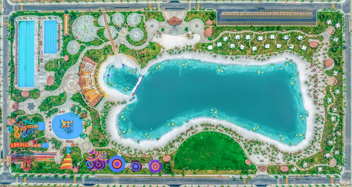 Hồ nước mặn nhiệt đới Tropical Lagoon