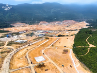 Giữa lòng di sản, "Thiên hạ đệ nhất hùng quan" Vinhomes Hải Vân Bay đang "thay da đổi thịt" từng giờ! Với sức mạnh chinh phục và uy tín từ chủ đầu tư Vinhomes, đại công trường lấn biển đang duy trì nhịp độ thi công thần tốc, hiện thực hóa tầm vóc của một đô thị biển đẳng cấp quốc tế