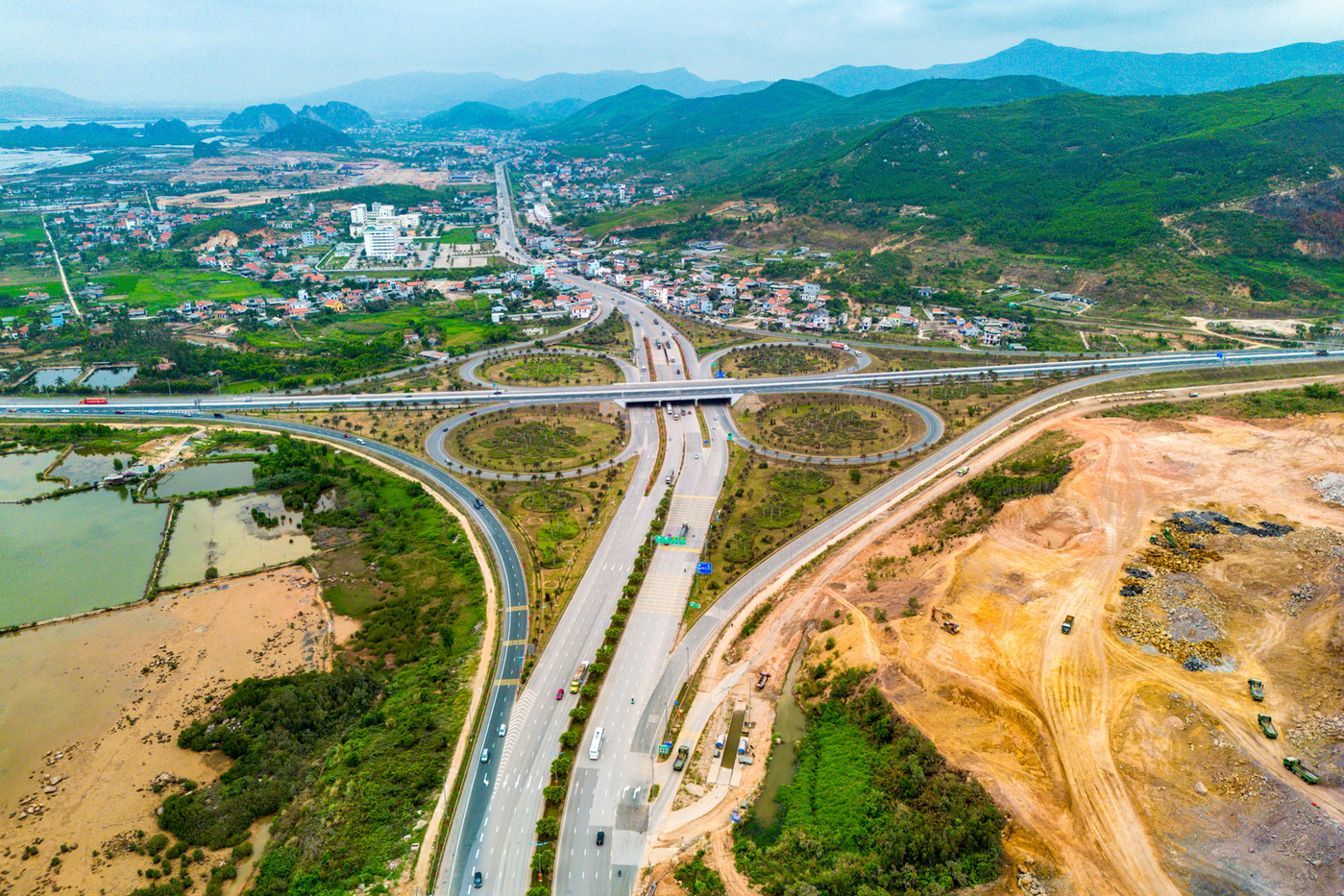 ha-tang-vinhomes-global-gate-ha-long-dang-trien-khai.jpg