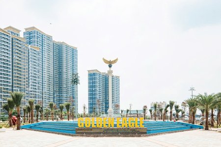 Quảng trường Golden Eagle 