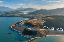 Giữa lòng di sản, "Thiên hạ đệ nhất hùng quan" Vinhomes Hải Vân Bay đang "thay da đổi thịt" từng giờ! Với sức mạnh chinh phục và uy tín từ chủ đầu tư Vinhomes, đại công trường lấn biển đang duy trì nhịp độ thi công thần tốc, hiện thực hóa tầm vóc của một đô thị biển đẳng cấp quốc tế