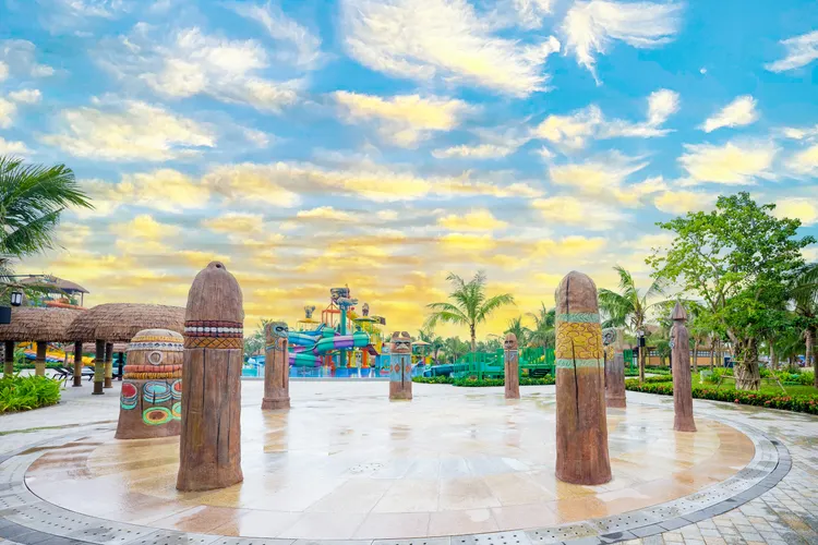 Hồ nước mặn nhiệt đới Tropical Lagoon