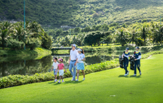 Vinhomes Green Paradise Cần Giờ còn kiến tạo một điểm đến golf đẳng cấp số 1 toàn cầu với 2 sân golf 18 lỗ chuẩn quốc tế, nơi nghệ thuật và thể thao hòa quyện trong từng đường bóng. 