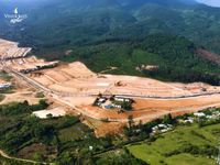 Giữa lòng di sản, "Thiên hạ đệ nhất hùng quan" Vinhomes Hải Vân Bay đang "thay da đổi thịt" từng giờ! Với sức mạnh chinh phục và uy tín từ chủ đầu tư Vinhomes, đại công trường lấn biển đang duy trì nhịp độ thi công thần tốc, hiện thực hóa tầm vóc của một đô thị biển đẳng cấp quốc tế