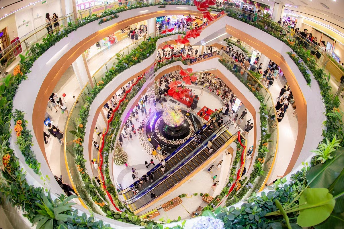 vincom-mega-mall-royal-island.avif