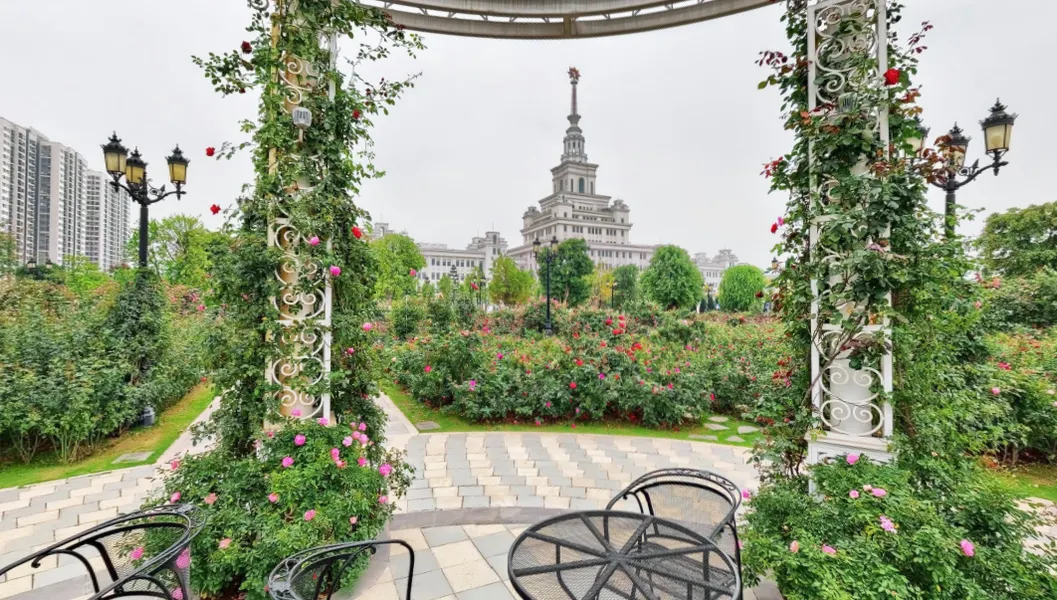 Vườn hồng tại Đại học VinUni