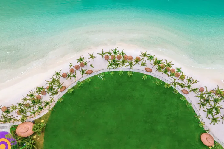 Hồ nước mặn nhiệt đới Tropical Lagoon