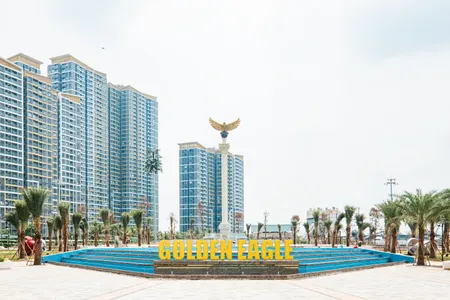 Quảng trường Golden Eagle