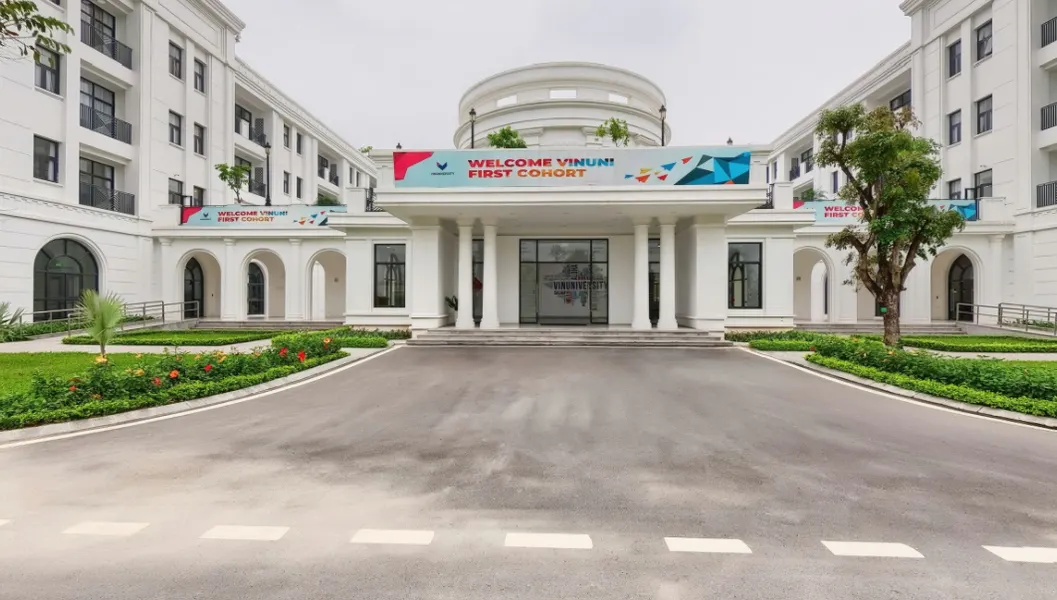 Phía trước ký túc xá Đại học VinUni
