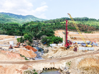 Giữa lòng di sản, "Thiên hạ đệ nhất hùng quan" Vinhomes Hải Vân Bay đang "thay da đổi thịt" từng giờ! Với sức mạnh chinh phục và uy tín từ chủ đầu tư Vinhomes, đại công trường lấn biển đang duy trì nhịp độ thi công thần tốc, hiện thực hóa tầm vóc của một đô thị biển đẳng cấp quốc tế