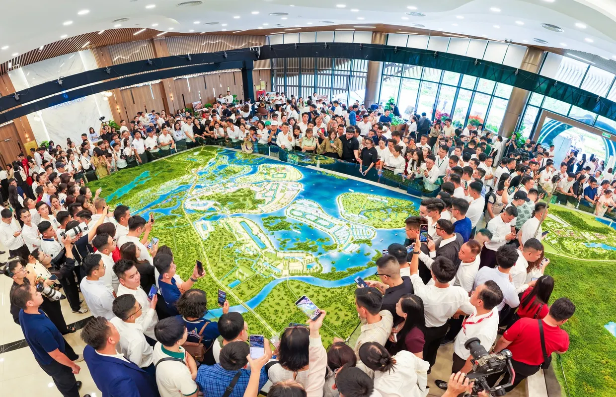 khai-truong-sa-ban-vinhomes-global-gate-ha-long.jpg